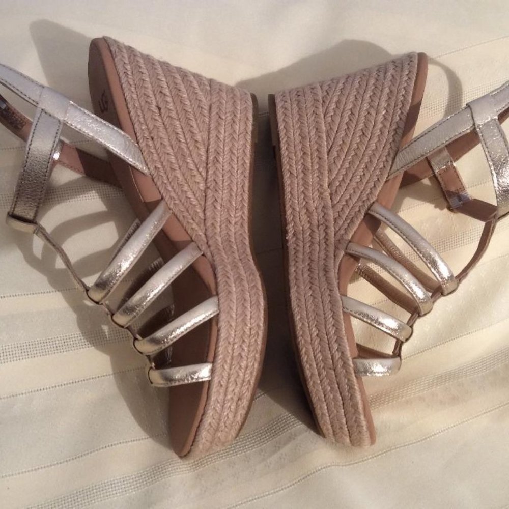 UGG "Cressida" NWOB Metallic Gold Leather Espadrille straw Wedge Sandals Size 9 - Picture 8 of 9